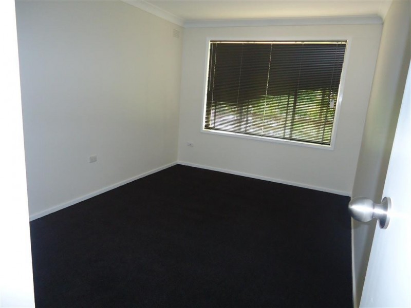 2/8 Ries Crescent, Tolland NSW 2650