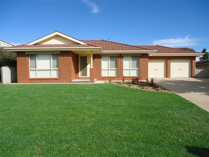 24 Yarrawah Crescent, Bourkelands NSW 2650
