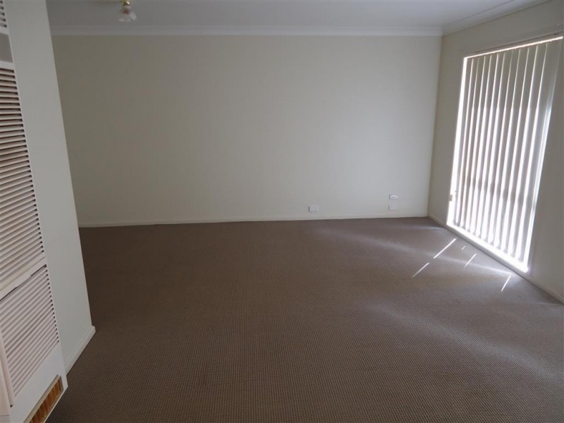 24 Yarrawah Crescent, Bourkelands NSW 2650