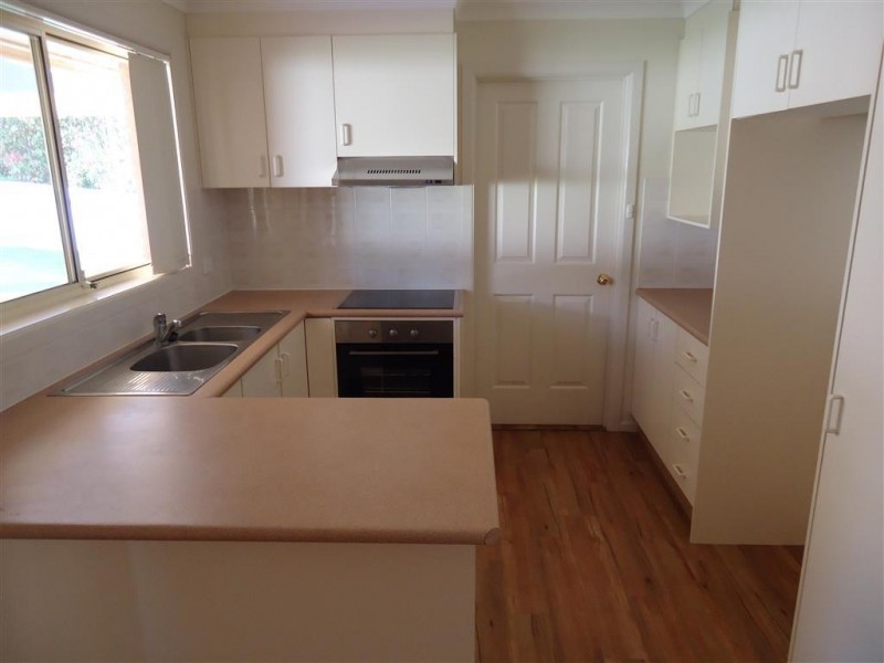 24 Yarrawah Crescent, Bourkelands NSW 2650