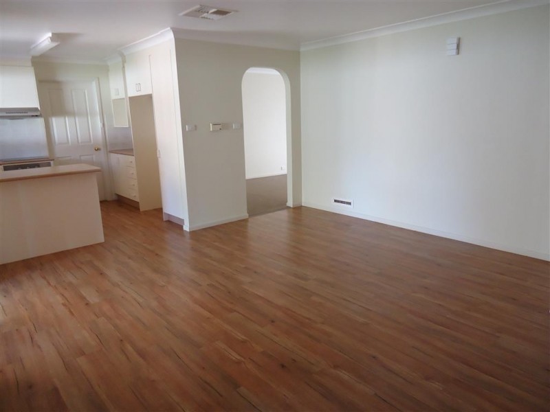 24 Yarrawah Crescent, Bourkelands NSW 2650