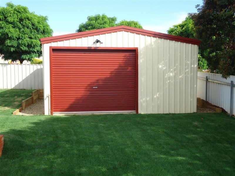 24 Yarrawah Crescent, Bourkelands NSW 2650