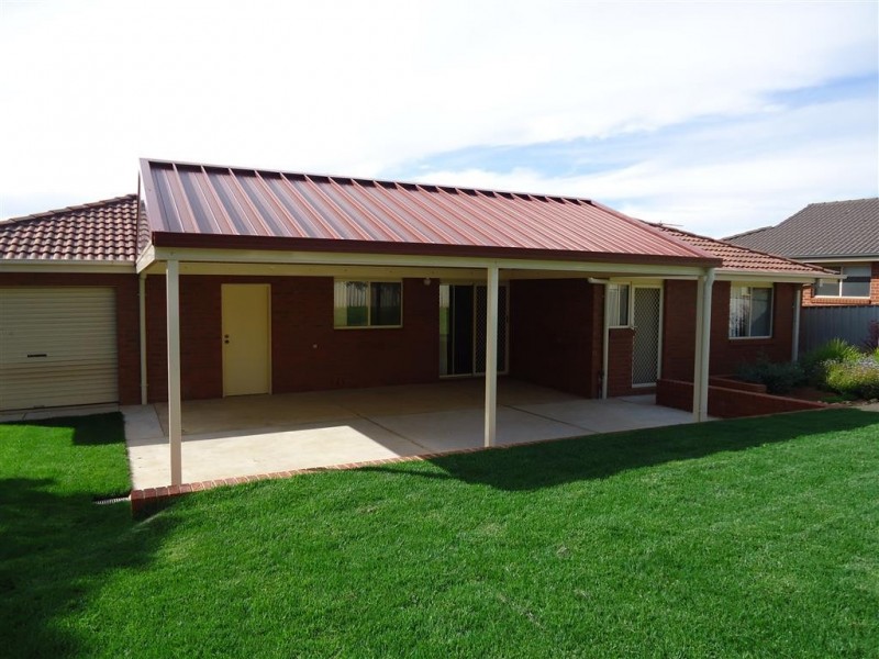 24 Yarrawah Crescent, Bourkelands NSW 2650