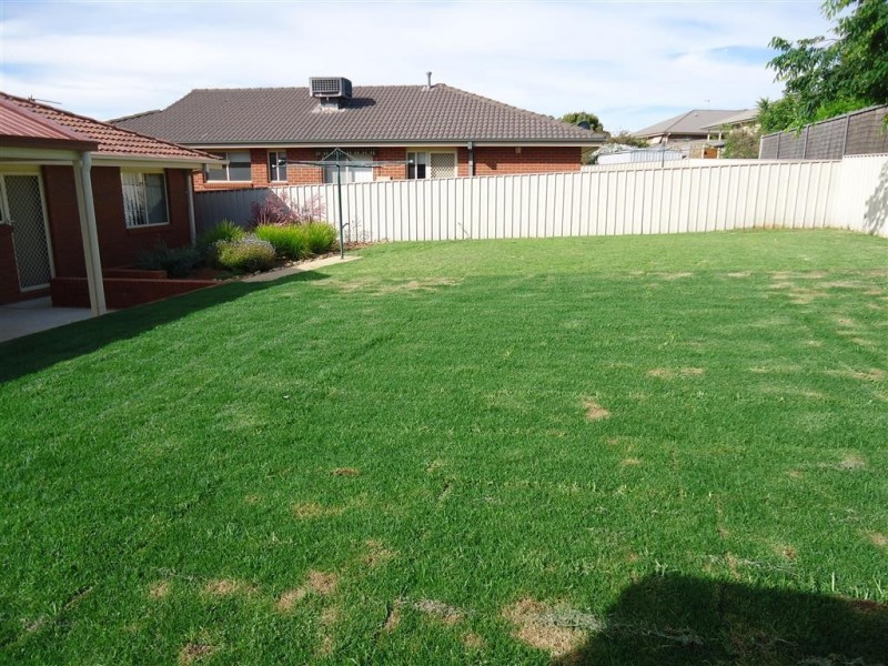 24 Yarrawah Crescent, Bourkelands NSW 2650