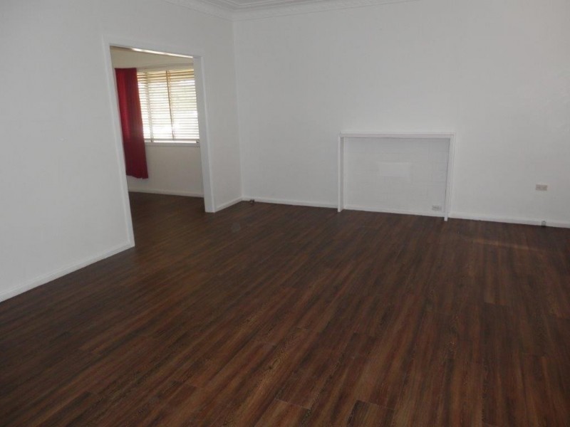 23 Manoora Avenue, Mount Austin NSW 2650