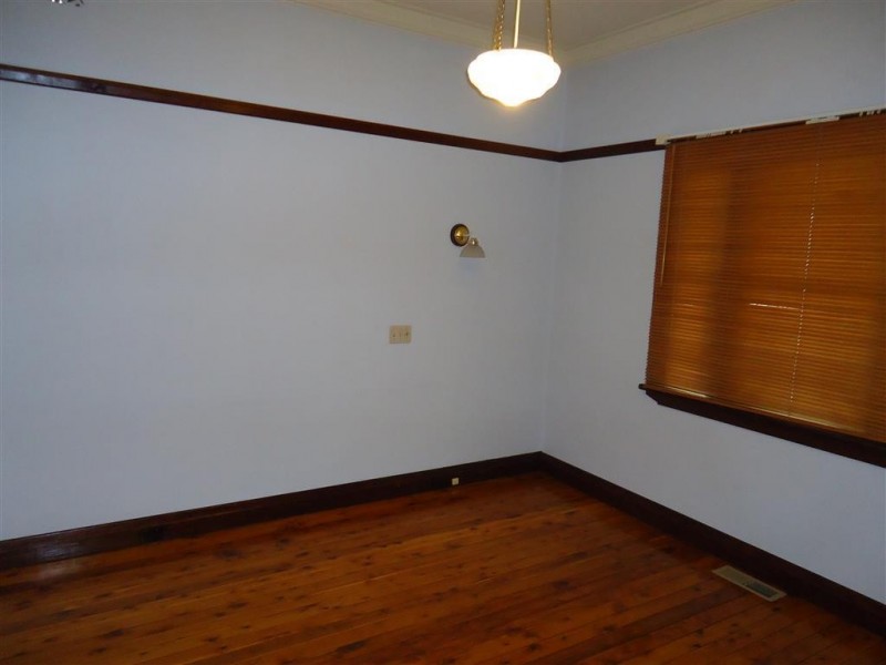 13 Lindsay Street, Turvey Park NSW 2650