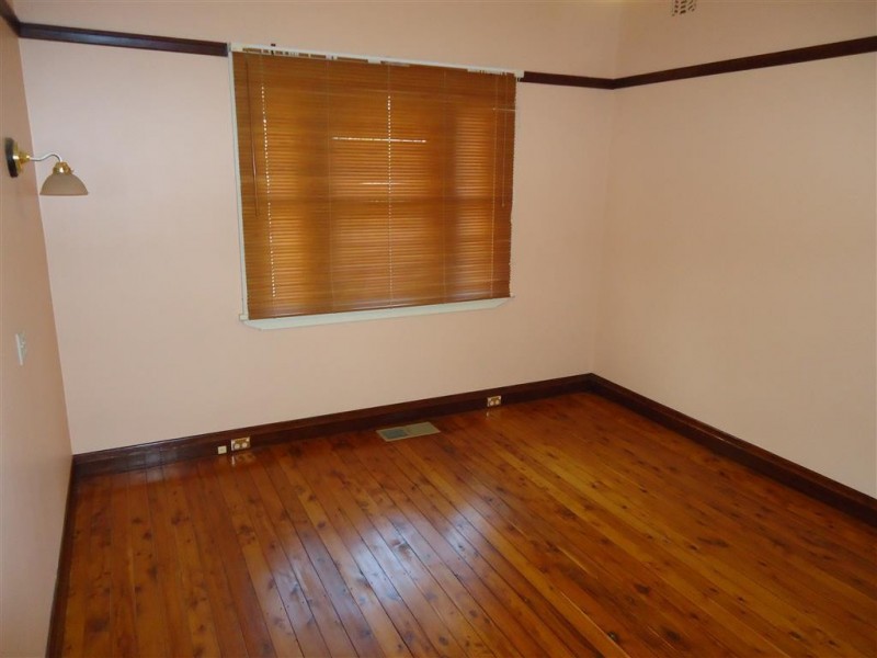 13 Lindsay Street, Turvey Park NSW 2650