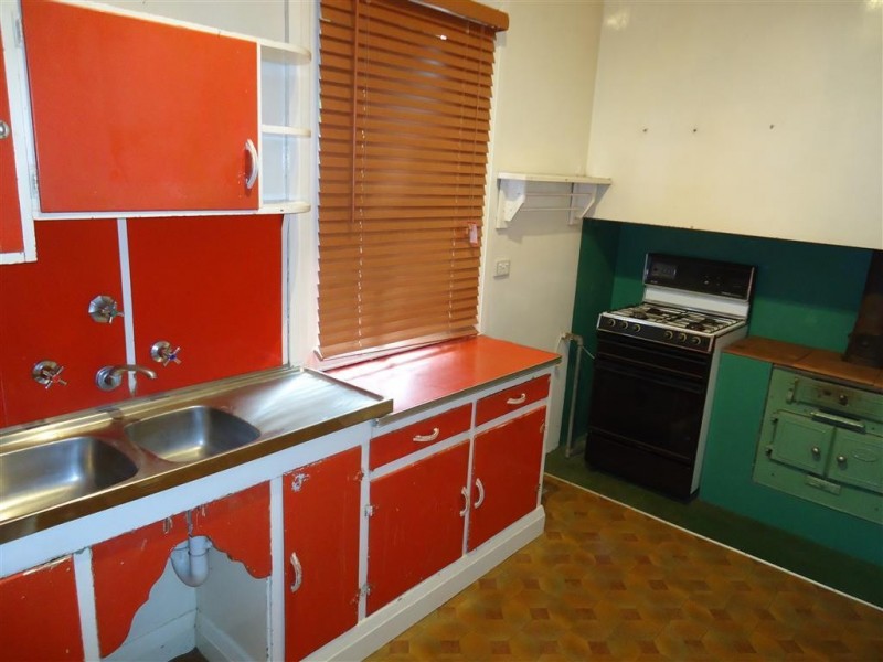 13 Lindsay Street, Turvey Park NSW 2650