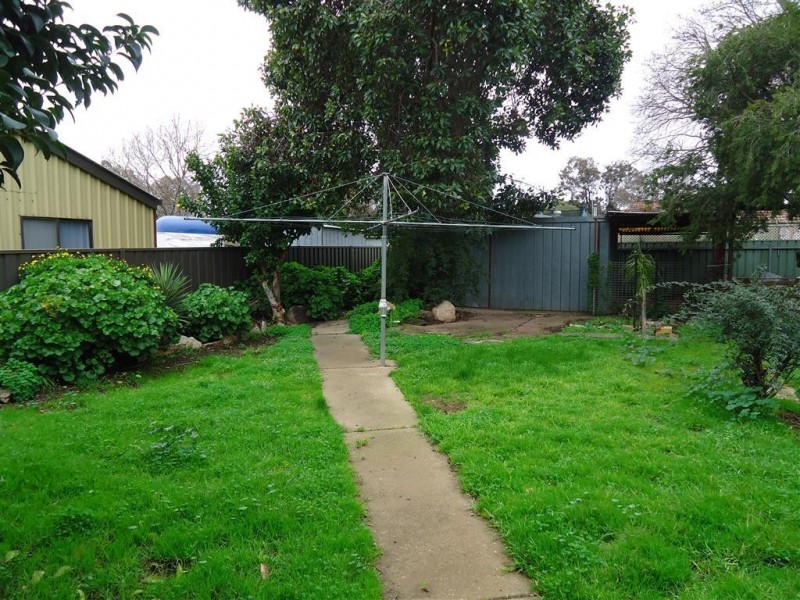 83 Raye Street, Tolland NSW 2650