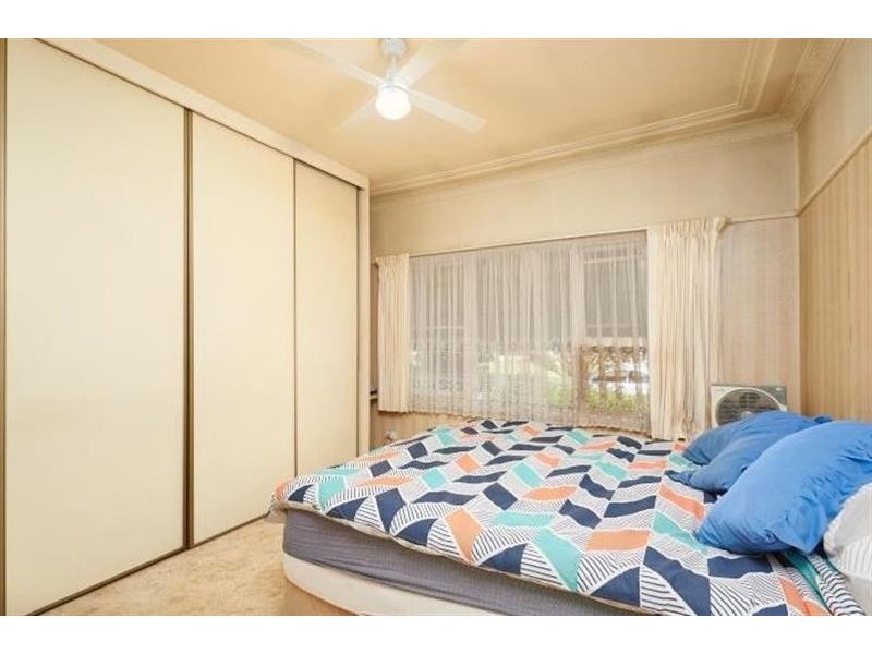 15 Tucker Street, Turvey Park NSW 2650