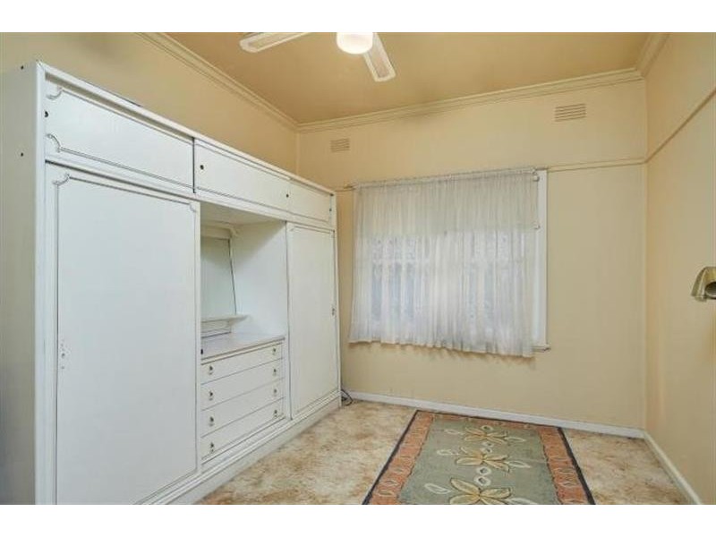 15 Tucker Street, Turvey Park NSW 2650