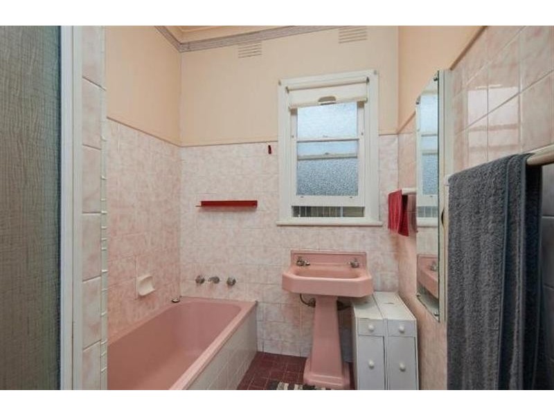 15 Tucker Street, Turvey Park NSW 2650