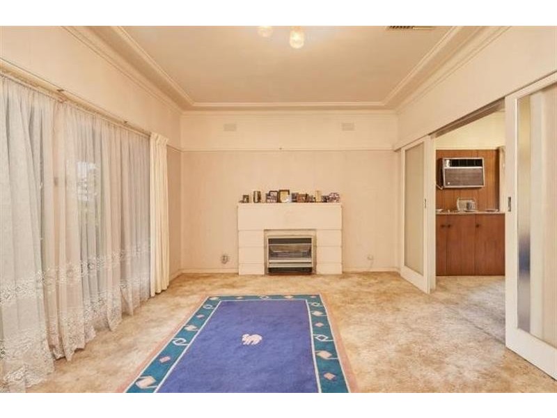 15 Tucker Street, Turvey Park NSW 2650