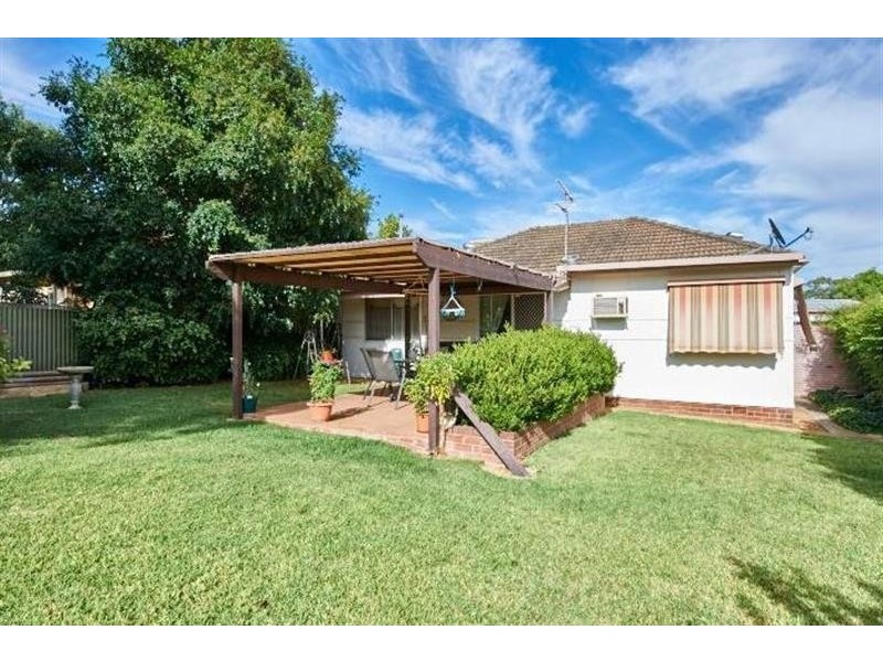 15 Tucker Street, Turvey Park NSW 2650