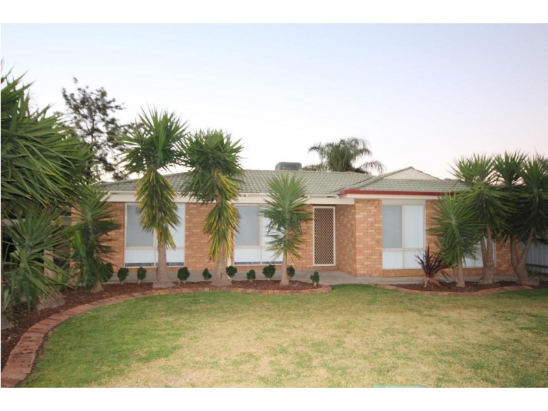 24 Langi Crescent, Glenfield Park NSW 2650