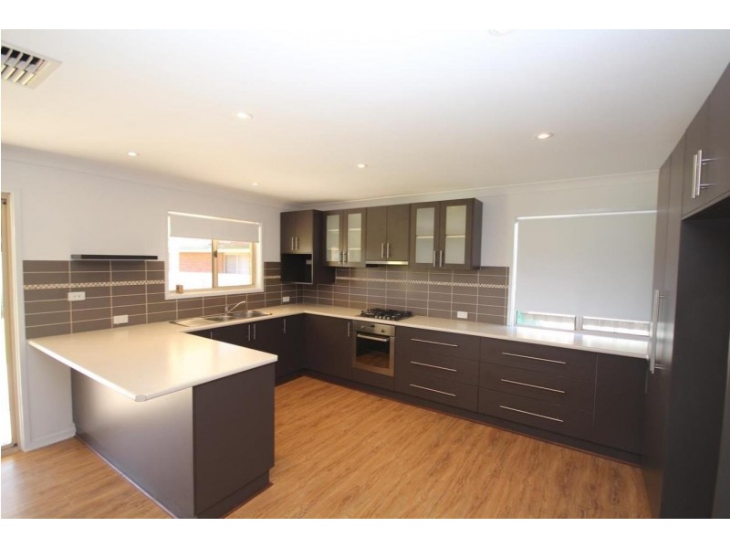 24 Langi Crescent, Glenfield Park NSW 2650
