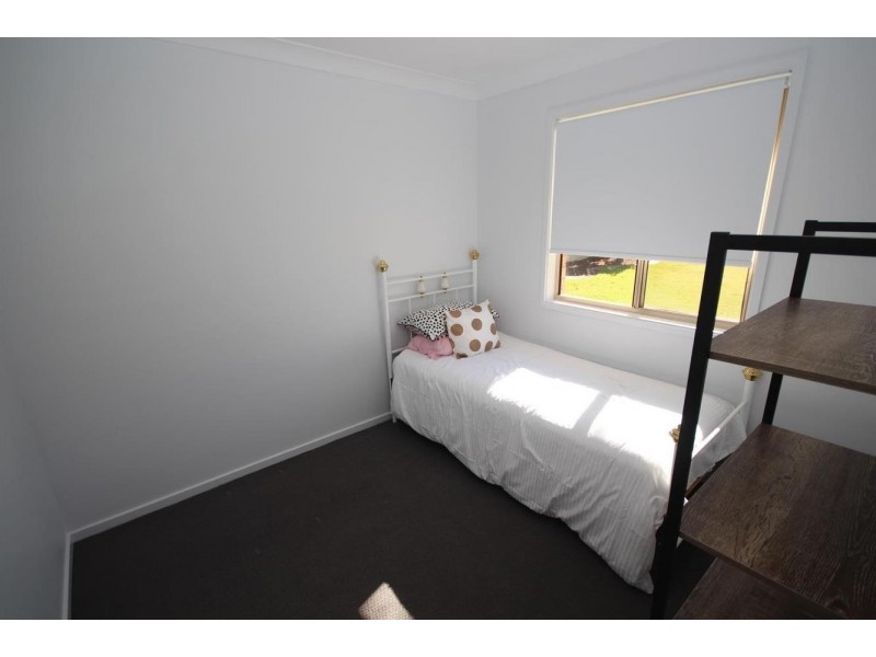24 Langi Crescent, Glenfield Park NSW 2650