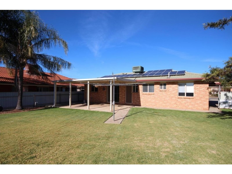 24 Langi Crescent, Glenfield Park NSW 2650