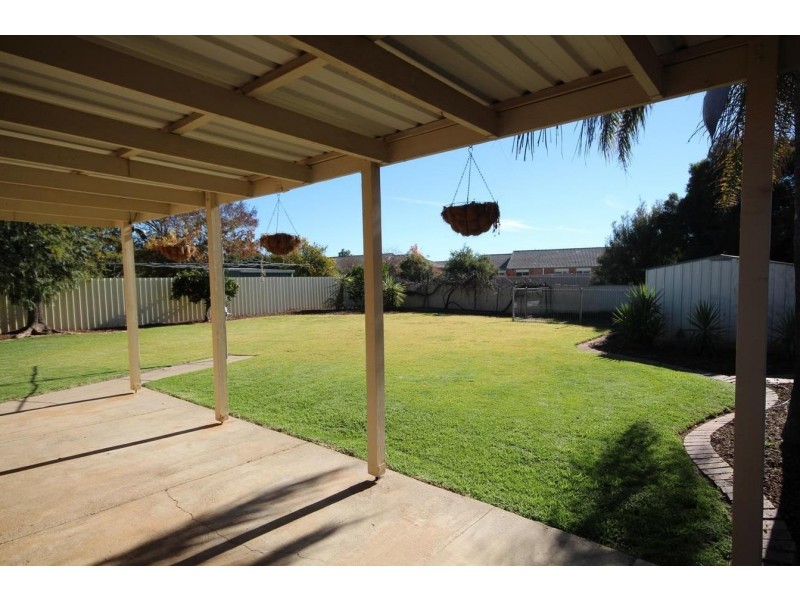 24 Langi Crescent, Glenfield Park NSW 2650