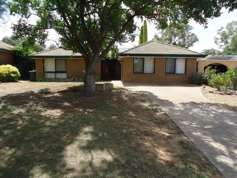 71 Pugsley Avenue, Estella NSW 2650