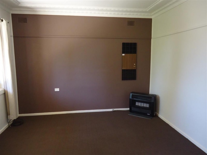4 Blamey Street, Turvey Park NSW 2650
