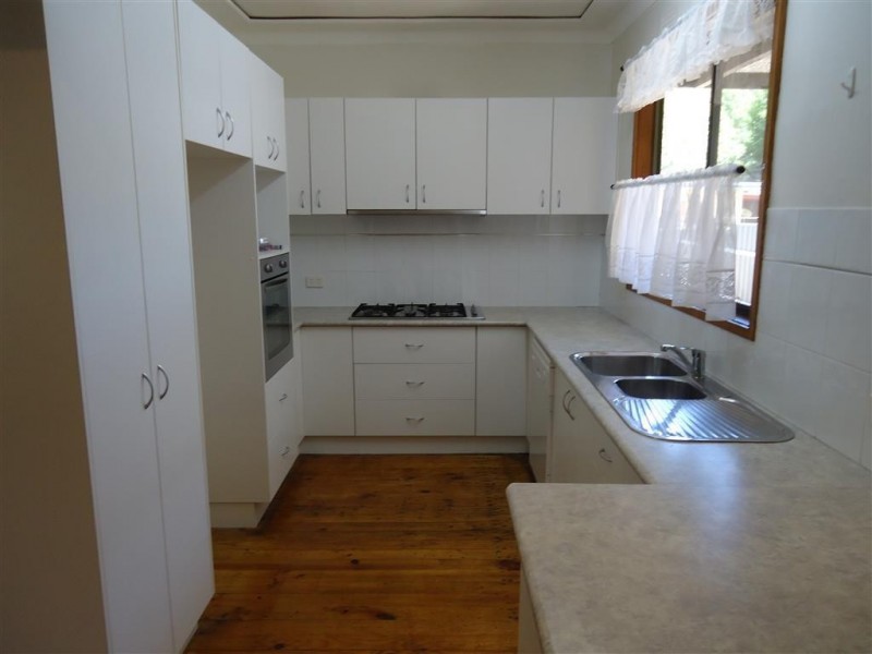 4 Blamey Street, Turvey Park NSW 2650