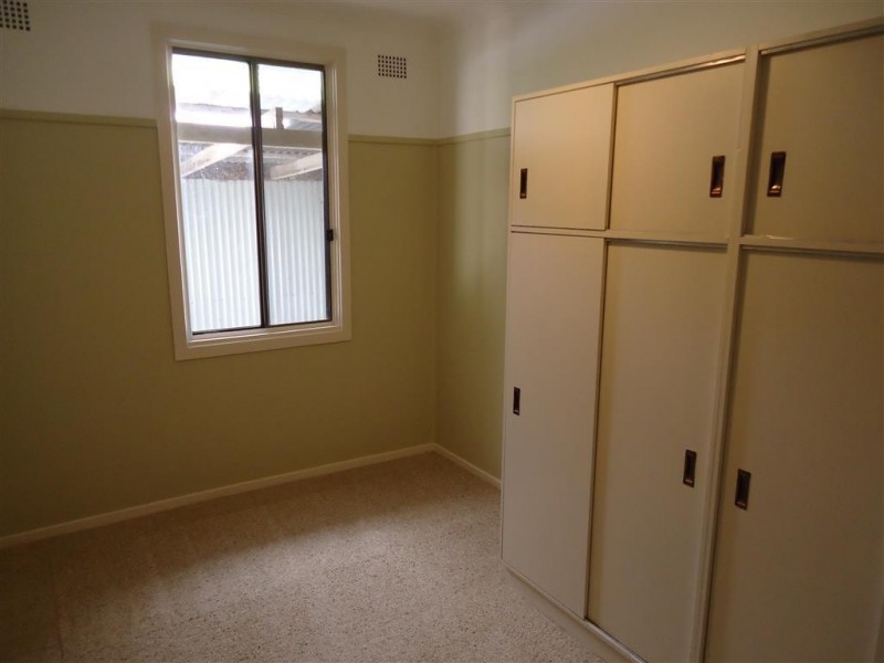 4 Blamey Street, Turvey Park NSW 2650