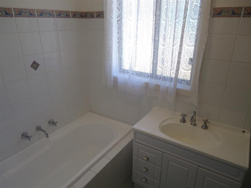4 Blamey Street, Turvey Park NSW 2650