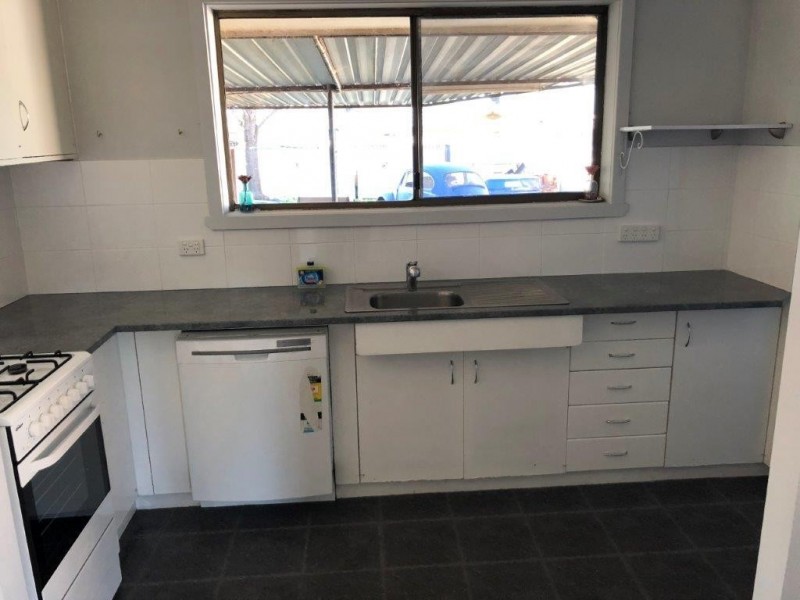 81 Mckell Avenue, Mount Austin NSW 2650