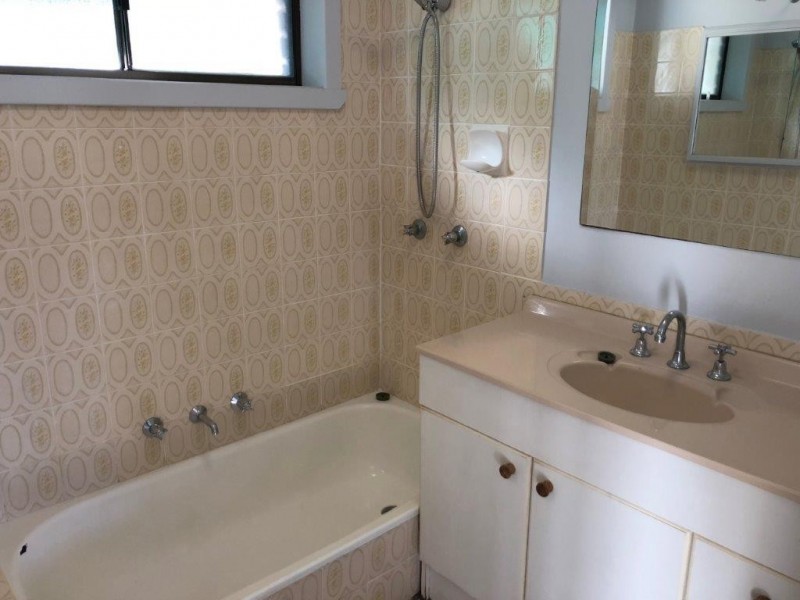 81 Mckell Avenue, Mount Austin NSW 2650