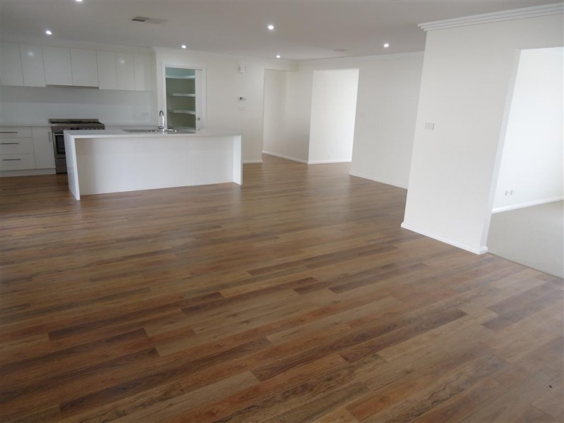 8 Goldstein Crescent, Lloyd NSW 2650