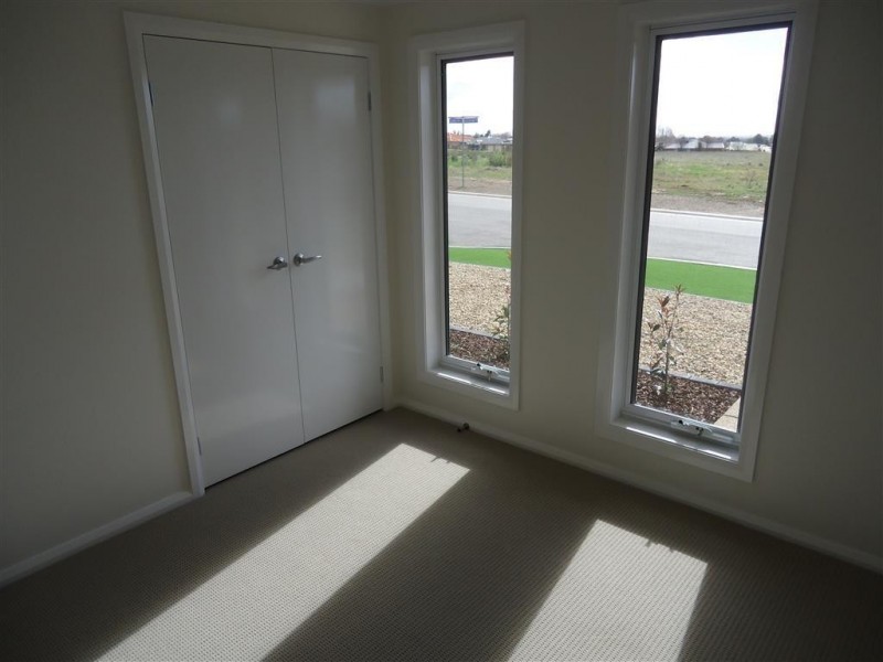 8 Goldstein Crescent, Lloyd NSW 2650