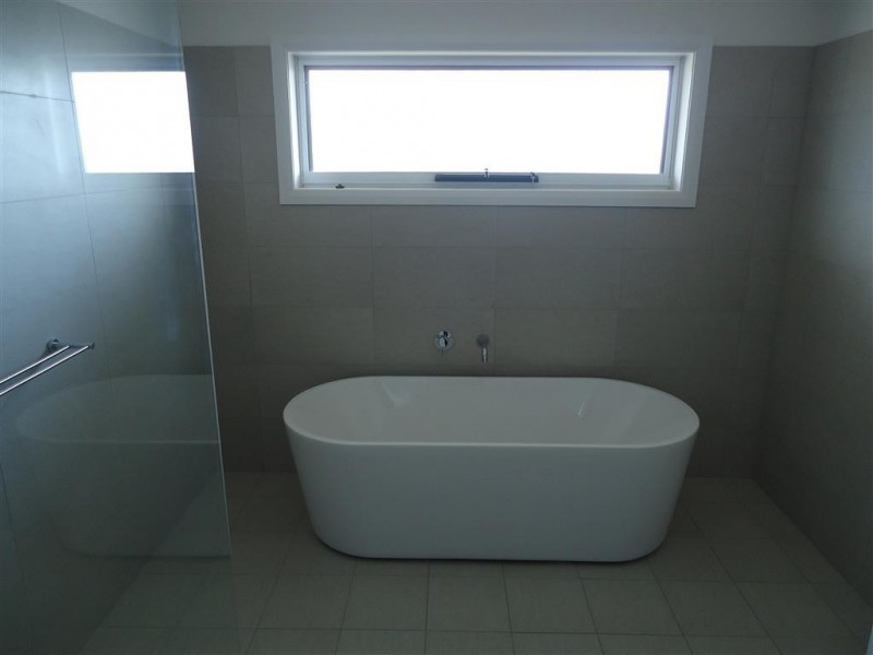 8 Goldstein Crescent, Lloyd NSW 2650