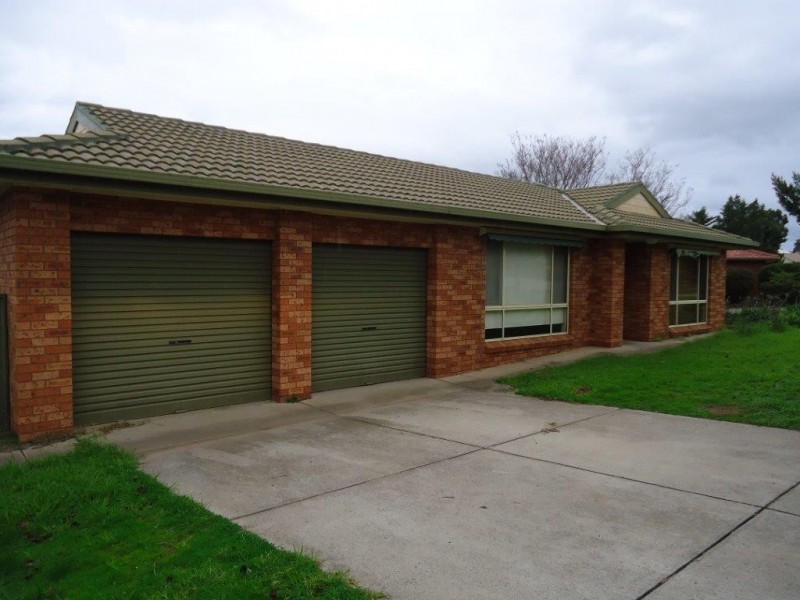 68 Balleroo Crescent, Glenfield Park NSW 2650