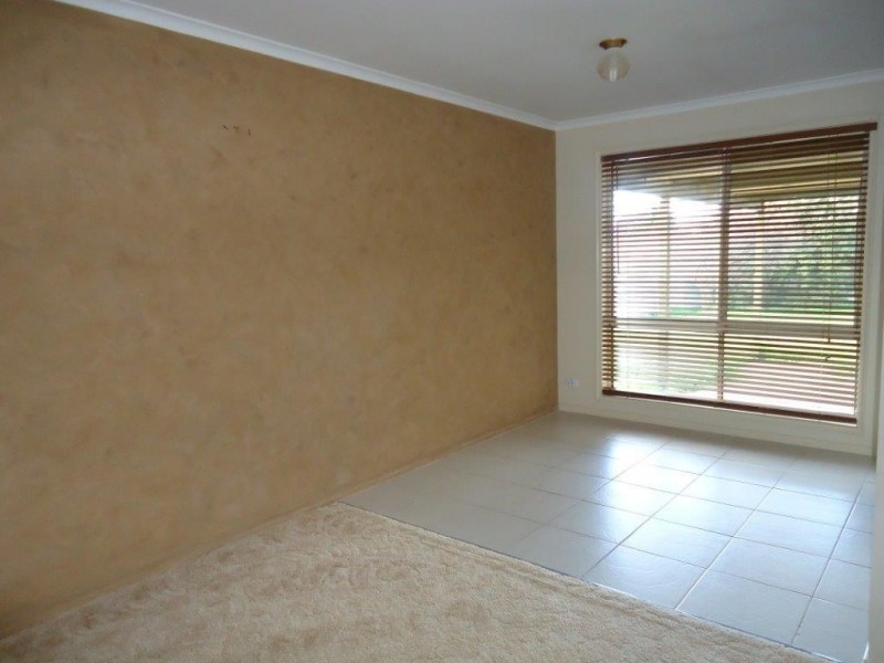 68 Balleroo Crescent, Glenfield Park NSW 2650