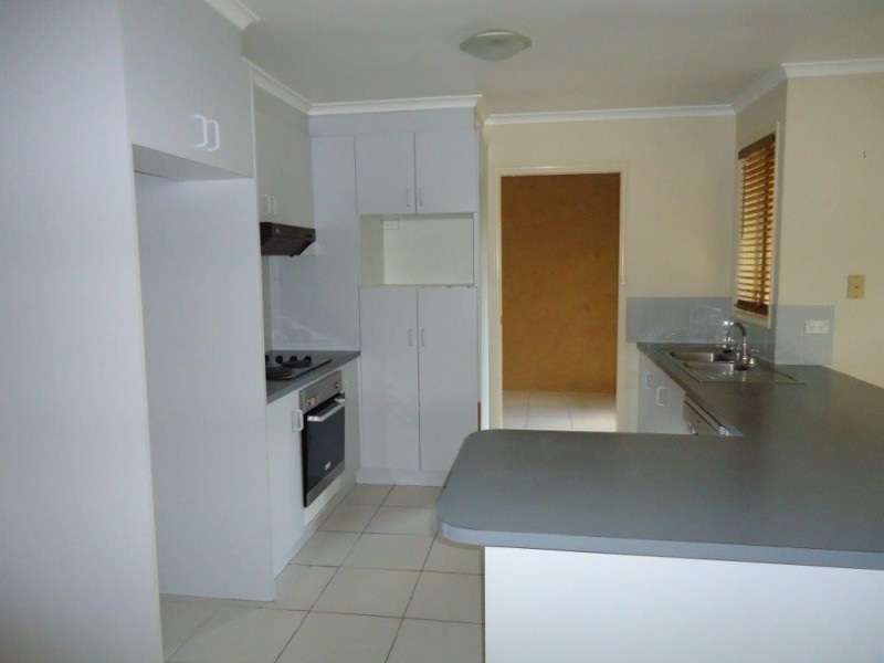 68 Balleroo Crescent, Glenfield Park NSW 2650