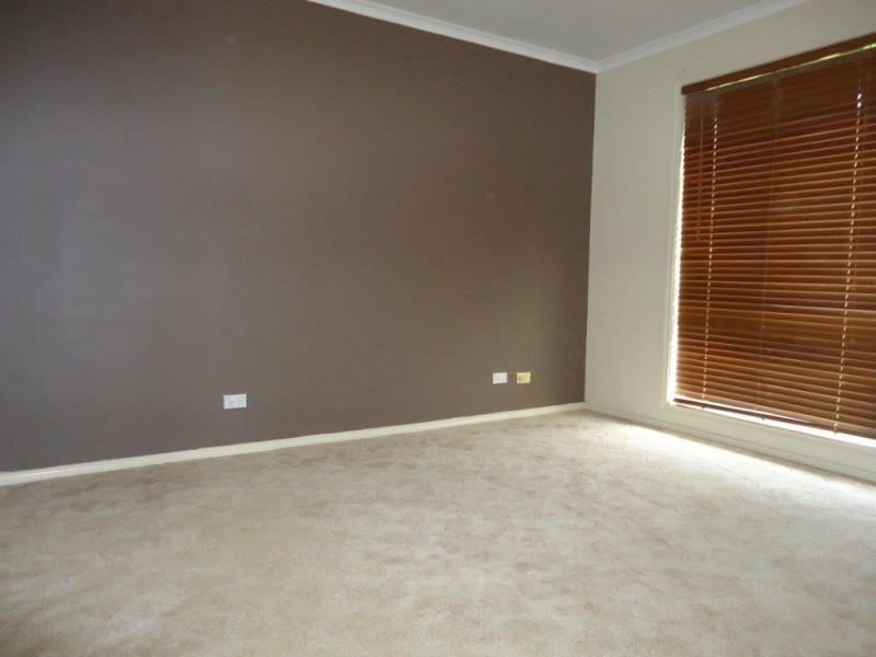 68 Balleroo Crescent, Glenfield Park NSW 2650