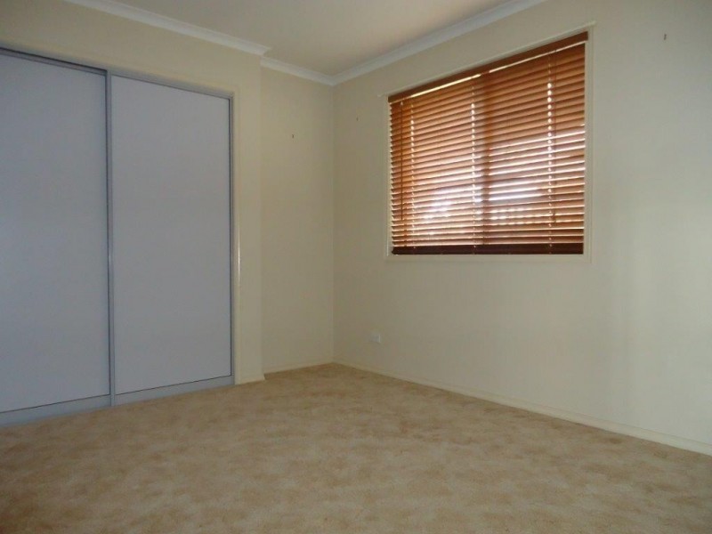 68 Balleroo Crescent, Glenfield Park NSW 2650