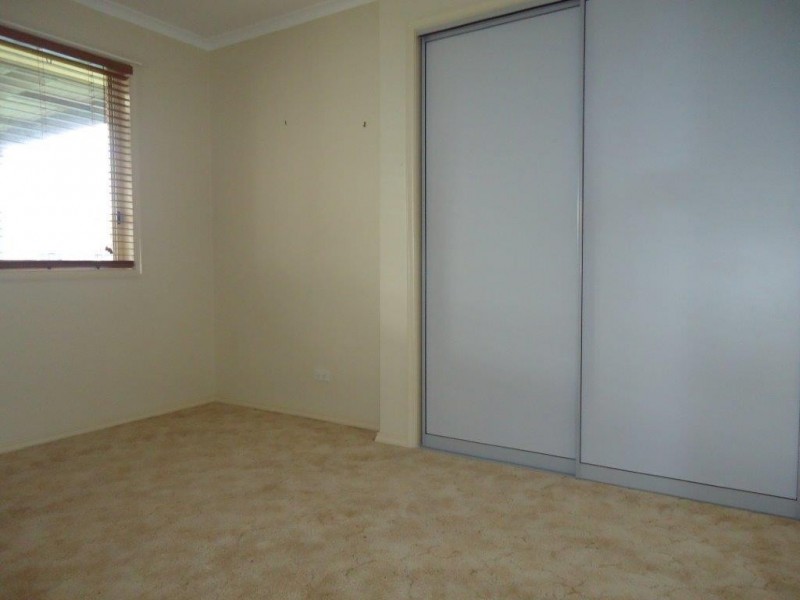 68 Balleroo Crescent, Glenfield Park NSW 2650