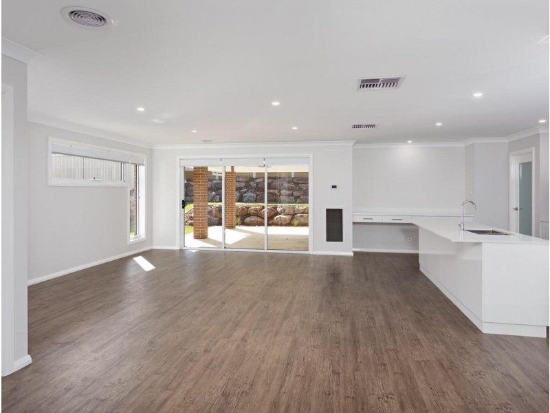22 Ellerslie Street, Gobbagombalin NSW 2650