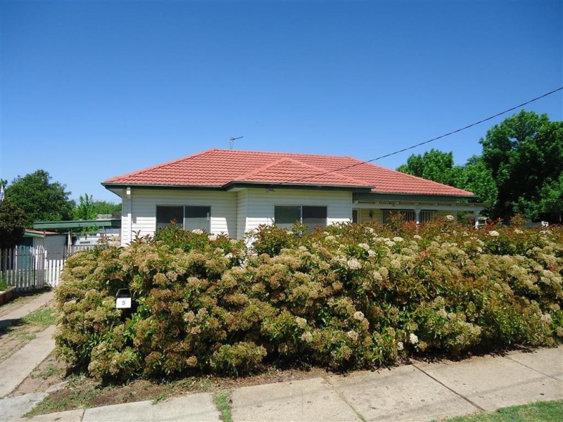 5 Paull Street, Kooringal NSW 2650