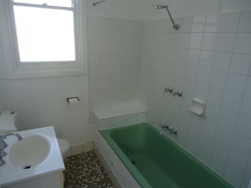 20 Fernleigh Road, Mount Austin NSW 2650