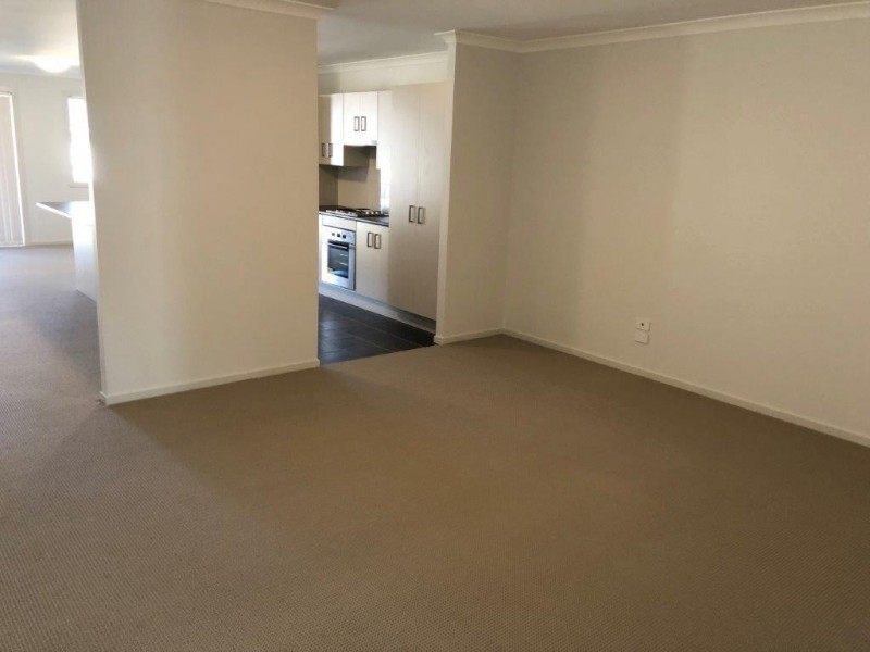 27 Sunvale Crescent, Estella NSW 2650
