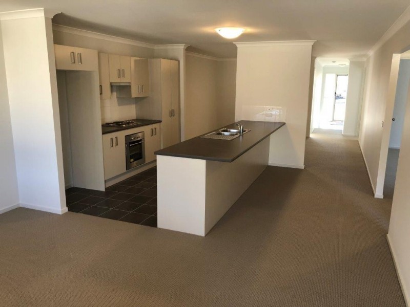 27 Sunvale Crescent, Estella NSW 2650
