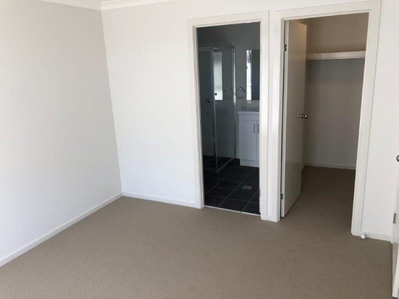 27 Sunvale Crescent, Estella NSW 2650