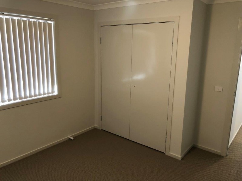 27 Sunvale Crescent, Estella NSW 2650