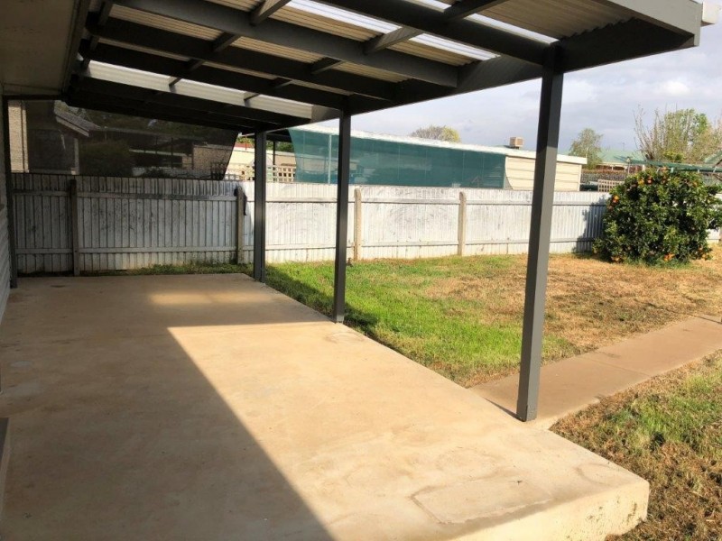 32 McKell Avenue, Mount Austin NSW 2650