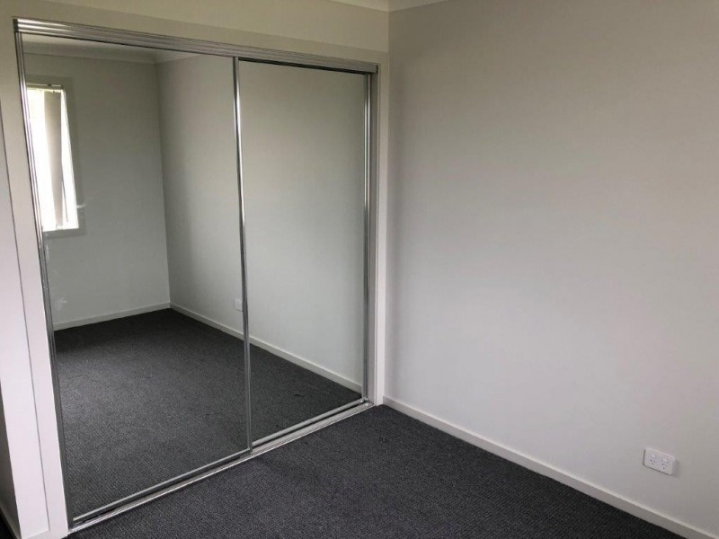 1 Hazelwood  Drive, Forest Hill NSW 2651