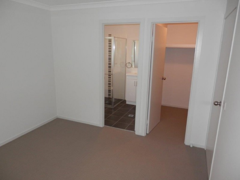 3 Batlow Way, Gobbagombalin NSW 2650