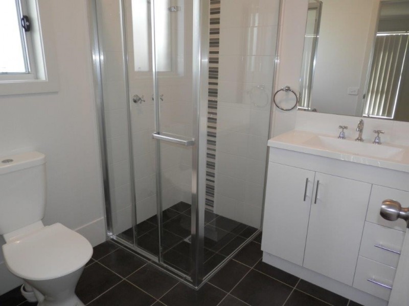 3 Batlow Way, Gobbagombalin NSW 2650